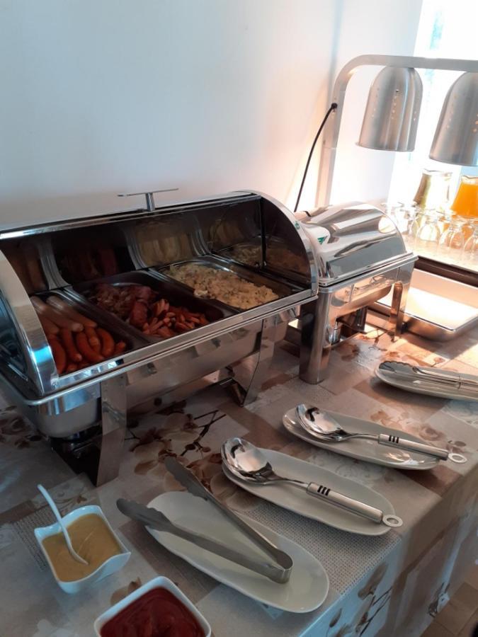 Pokoje Goscinne Frik Jantar Luaran gambar
